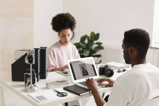 dynamic authority marketing leader, focused expression, presenting ideas, photorealistic, contemporary conference room with holographic displays, highly detailed, collaborative vibe, intricate leadership nuances, soothing blues, natural window light, shot with a prime lens.